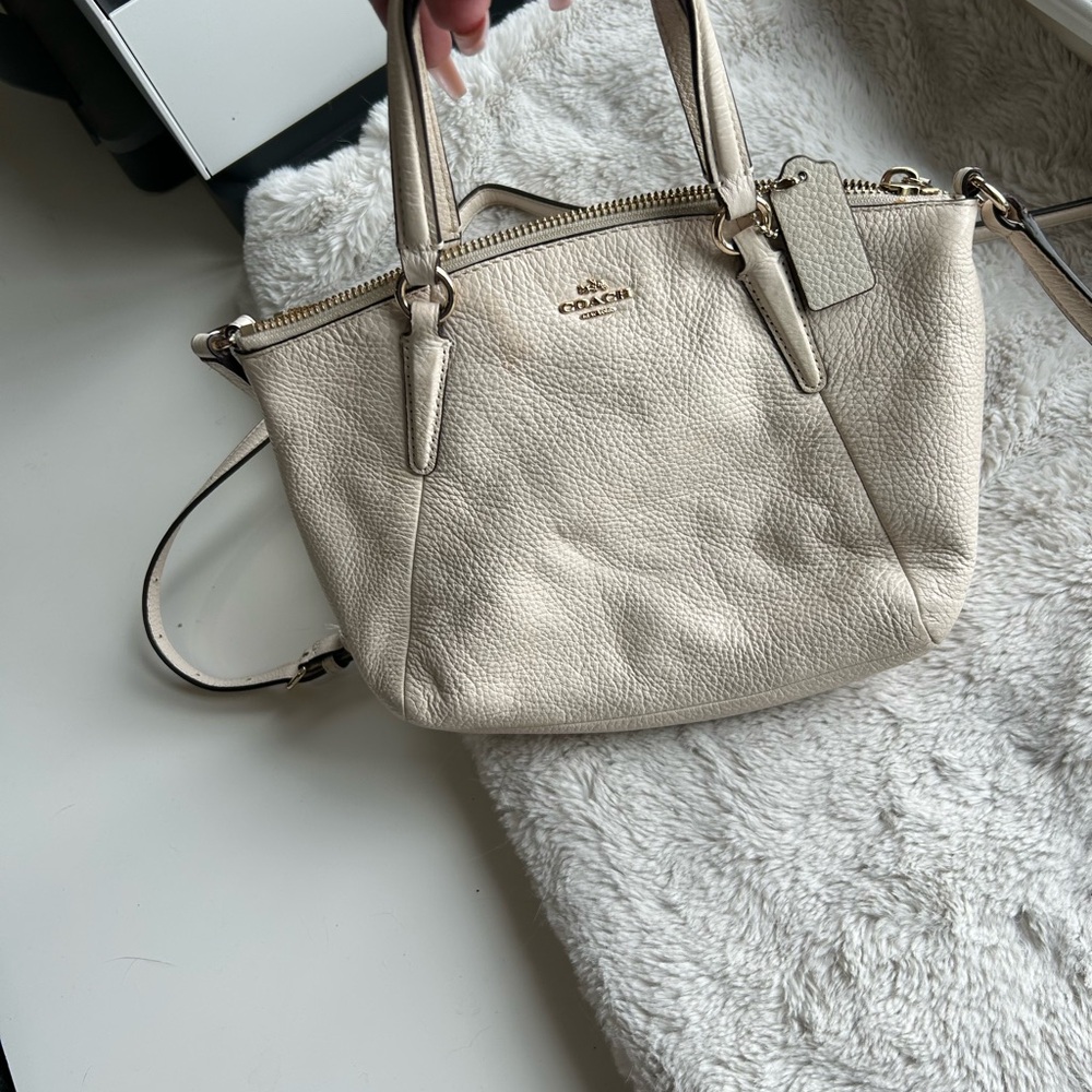 Coach Off-White Leather Shoulder Bag